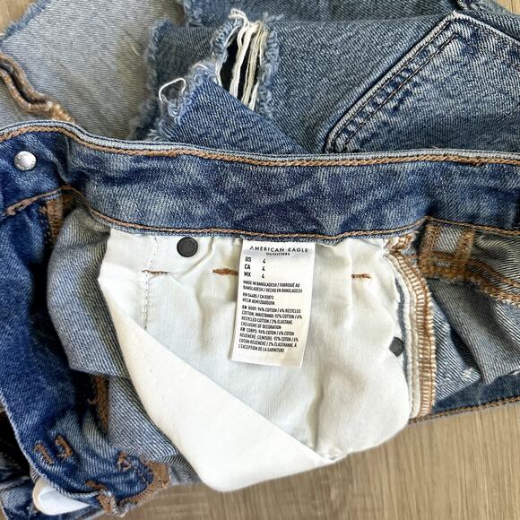 American Eagle High Waisted Jean Medium Wash Shorts Size 4 - Picture 3 of 7